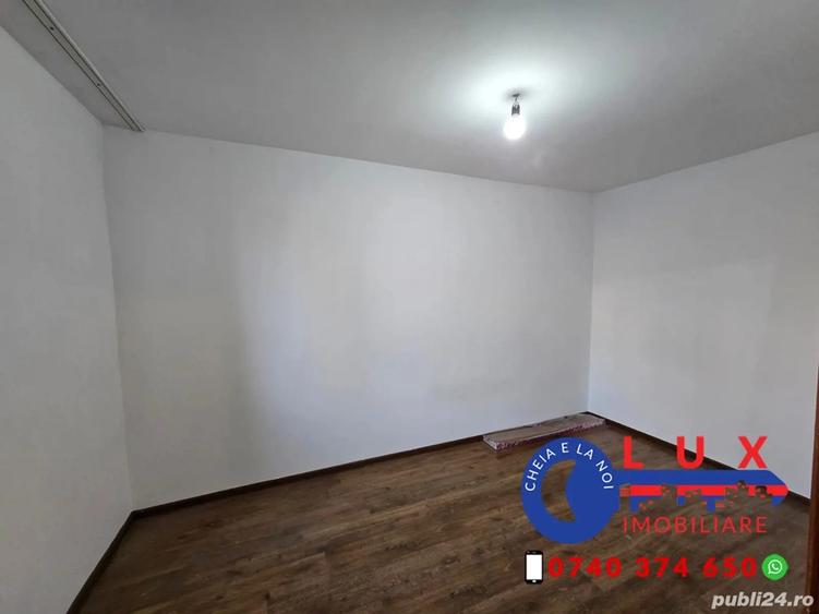 Apartament cu 3 camere semidecomandat în Neptun