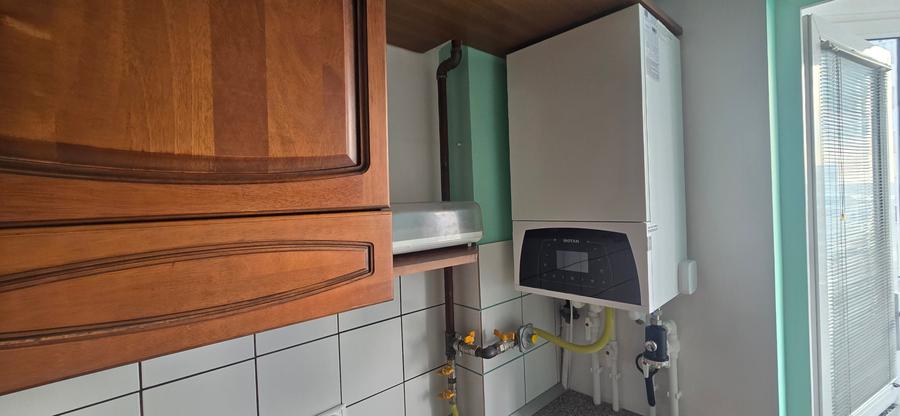Apartament cu 2 camere decomandat, mobilat în Sat Vacanță