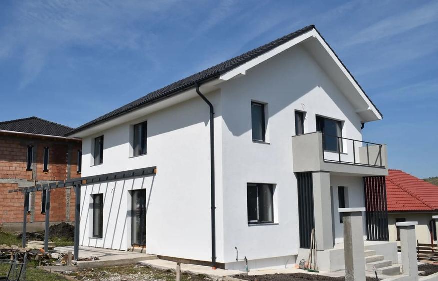 Casă individuală cu 5 camere cu Canalizare în Chinteni