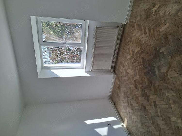 Apartament cu 3 camere decomandat în Exterior Vest