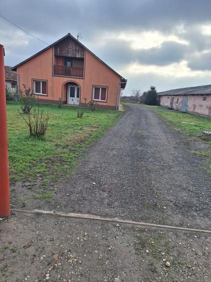 Casă cu 4 camere în Est