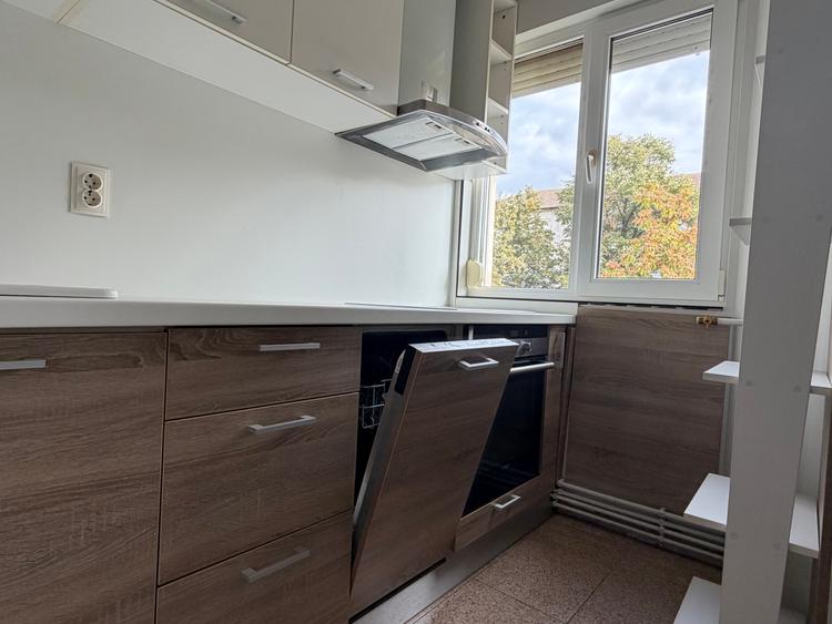 Apartament cu 3 camere semidecomandat în Olimpia-Stadion