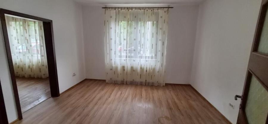 Casă cu 2 camere cu Teren 400 Mp în Pârneava