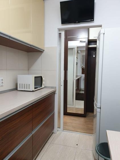 Apartament cu 2 camere semidecomandat în Podu Roș