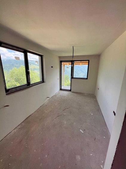 Casă cu 4 camere în Măguri