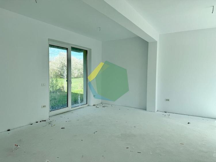 Casă individuală cu 4 camere cu Canalizare în Vest