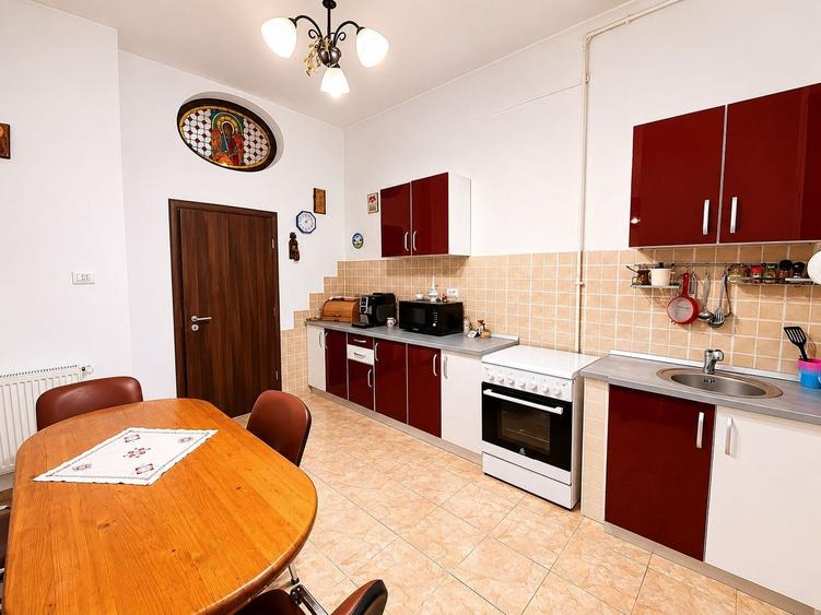 Apartament cu 5 camere circular, mobilat în Elisabetin