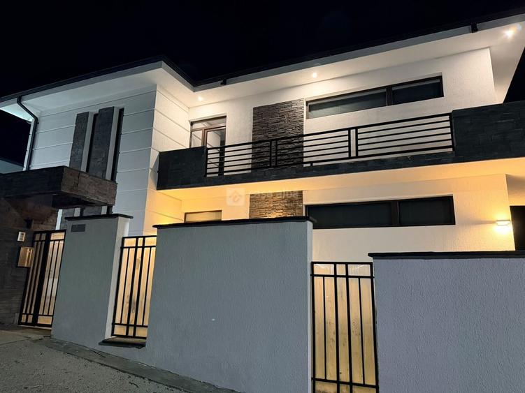 Casă individuală cu 4 camere cu Canalizare în Rediu