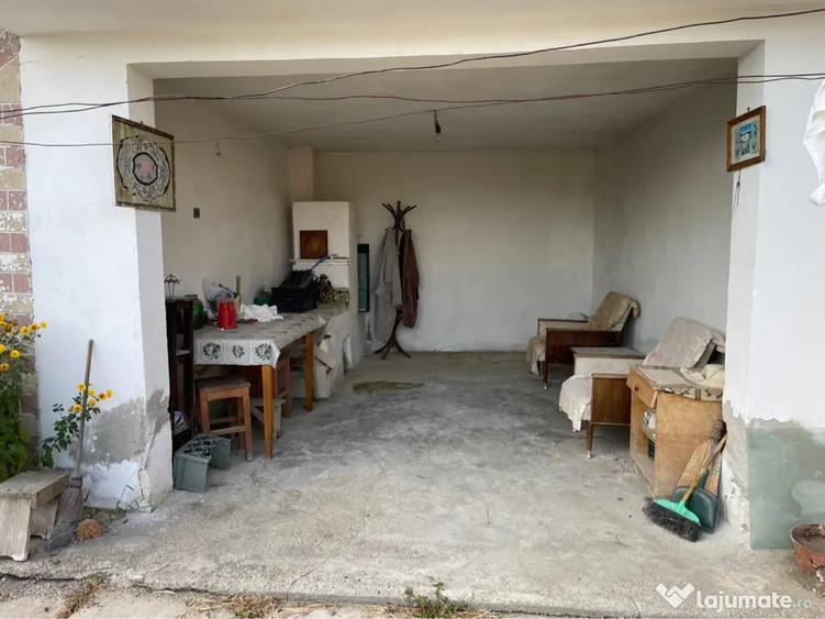 Casă cu 5 camere în Priboieni