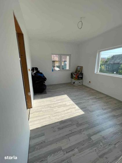 Casă cu 2 camere cu Teren 841 Mp în Ceuaș