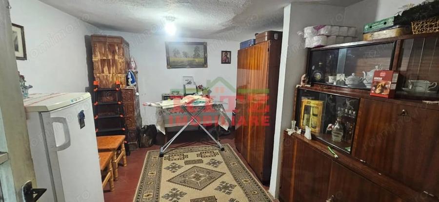 Casă cu 4 camere cu Teren 977 Mp în Central