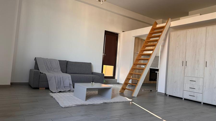 Loft spatios, etaj 12, cu acces exclusiv la toata terasa blocului, gazon natural - 1