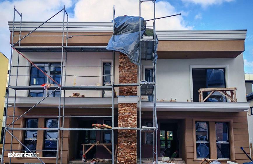 Casă cu 4 camere cu Teren 200 Mp în Titan