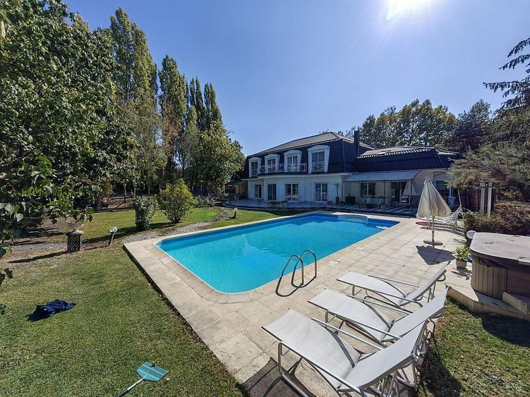 Casă individuală cu 7 camere cu Piscina în Pipera
