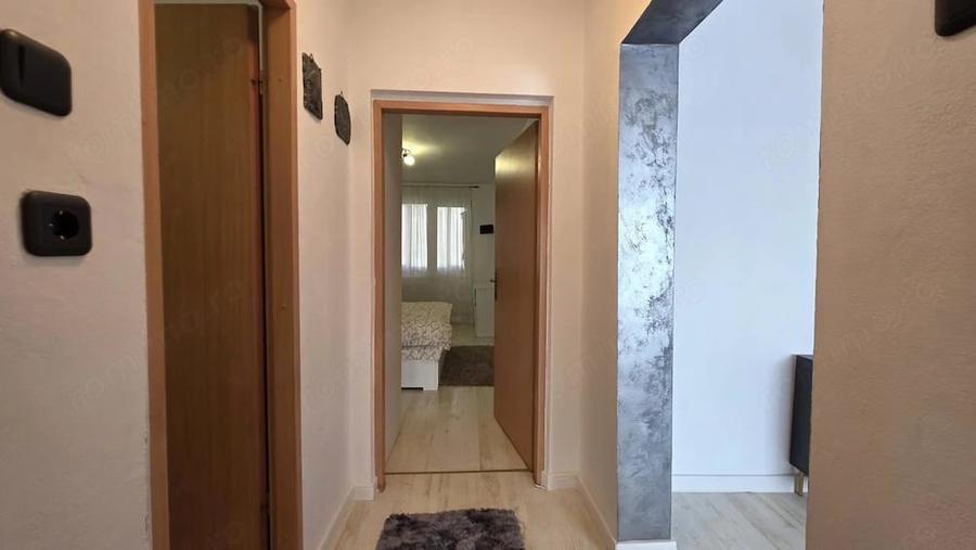 Apartament cu 3 camere semidecomandat în Circumvalațiunii
