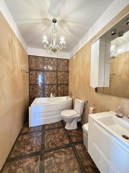 Apartament cu 3 camere decomandat în Zorilor