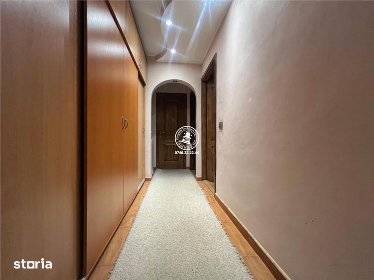 Apartament cu 3 camere decomandat în Nicolina