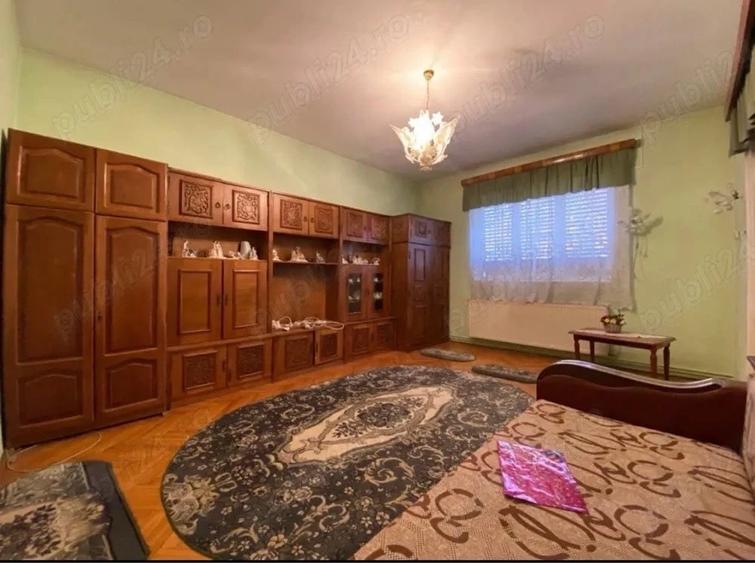 Casă cu 5 camere în Tărlungeni