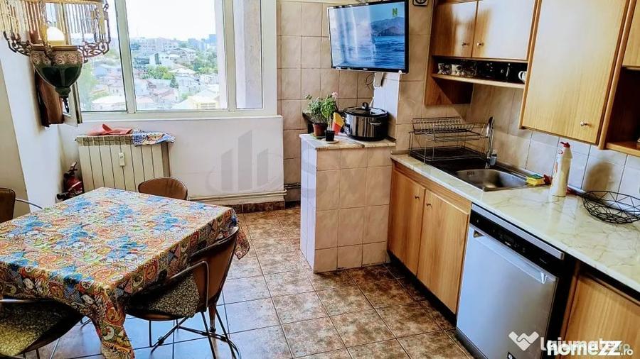 Apartament cu 4 camere decomandat în Ștefan cel Mare