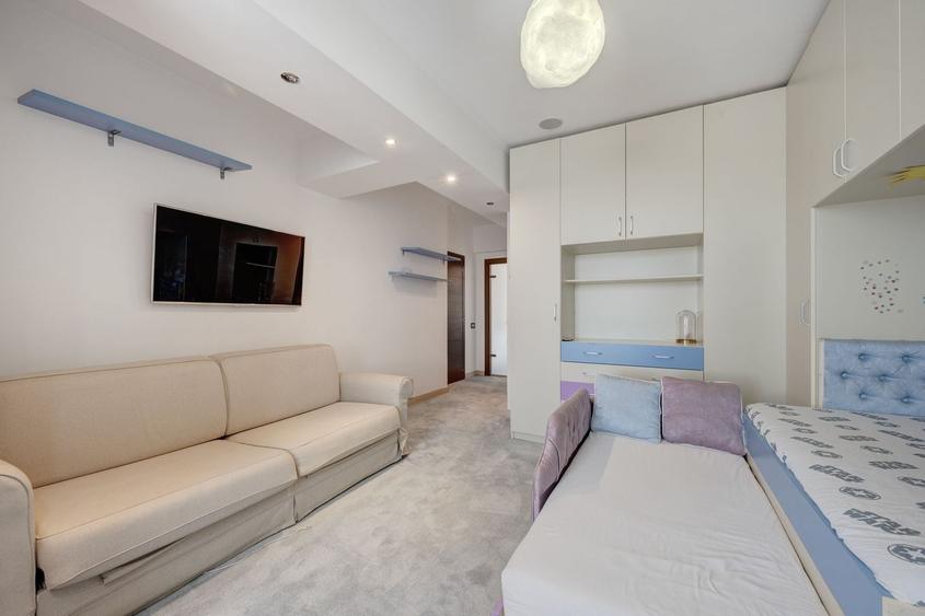 Apartament cu 3 camere decomandat, mobilat în Exterior Nord