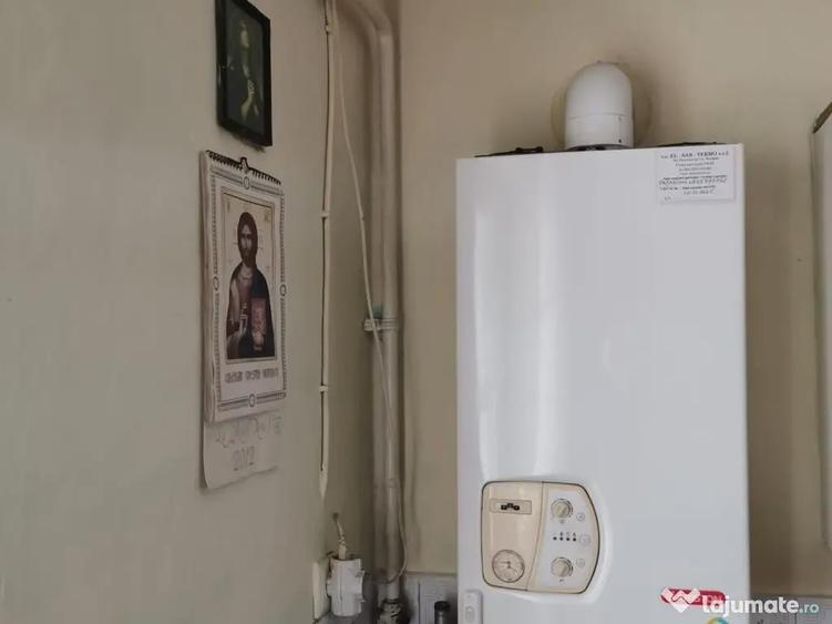 Apartament cu 3 camere semidecomandat în Exterior Vest