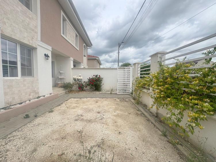 Duplex cu 4 camere cu Canalizare în Moșnița Nouă