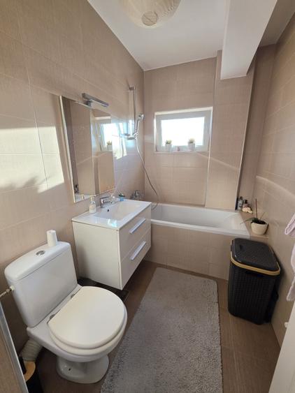 Apartament cu 3 camere decomandat în Apahida
