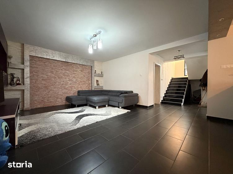 Casă cu 5 camere cu Teren 576 Mp în Sânandrei
