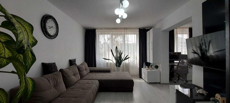 Apartament cu 4 camere decomandat în Exterior Vest