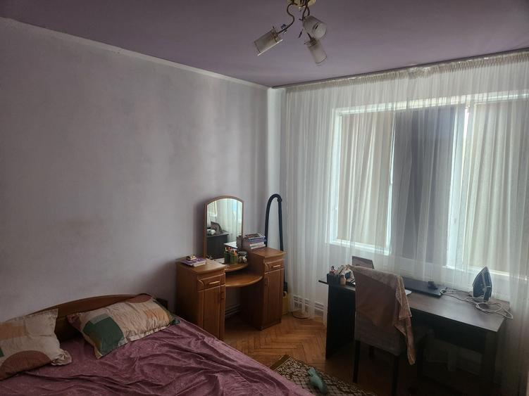 Apartament cu 3 camere decomandat în Alexandru cel Bun
