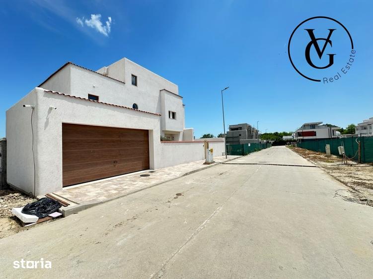 Casă cu 6 camere decomandat cu Piscina în Sud