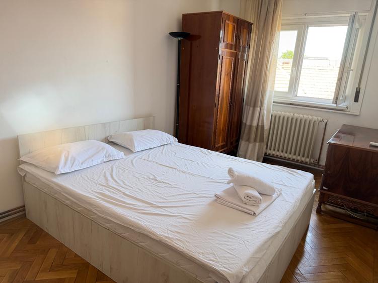 Apartament cu 4 camere decomandat, mobilat în Ultracentral