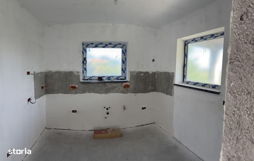 Casă cu 4 camere în Argeșelu