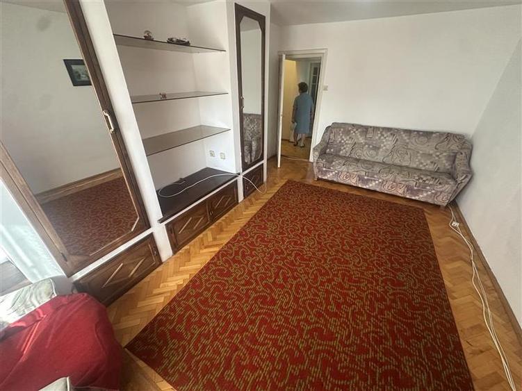 Apartament cu 2 camere decomandat, mobilat în Bucovina