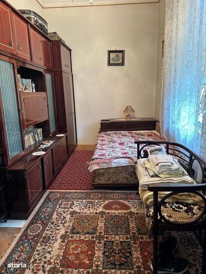 Casă cu 4 camere cu Teren 1800 Mp în Central