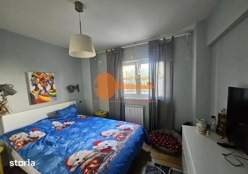 Apartament cu 4 camere semidecomandat în Tei
