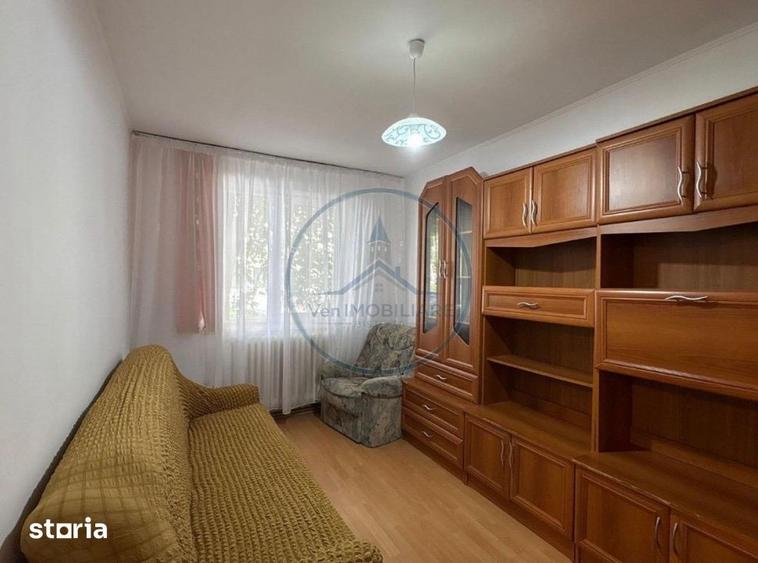 Apartament cu 4 camere decomandat în Central