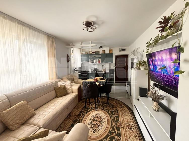 Apartament cu 2 camere semidecomandat, mobilat în Central