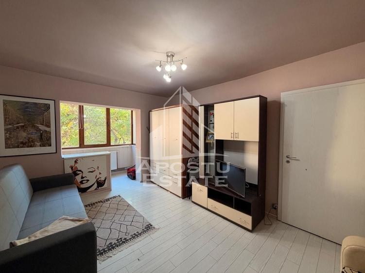Apartament cu 2 camere semidecomandat, mobilat în Complex Studențesc