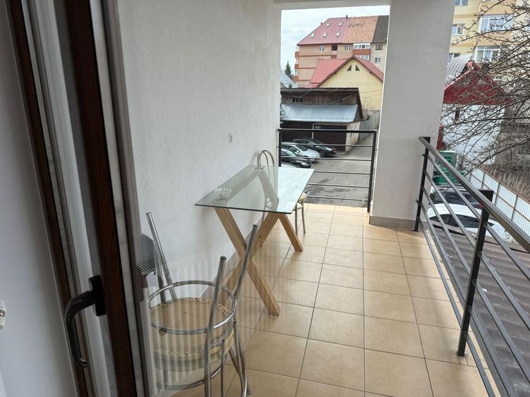 Apartament cu 2 camere semidecomandat, mobilat în Central