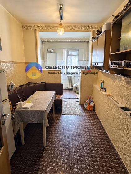 Apartament cu 4 camere decomandat în Mărăței