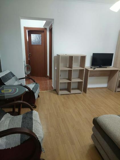 Apartament cu 2 camere semidecomandat, mobilat în Central
