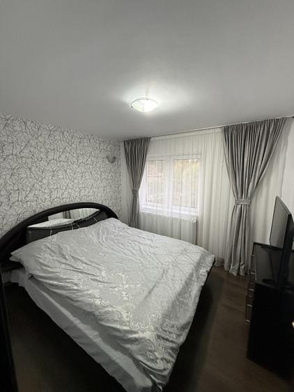 Apartament cu 3 camere decomandat în Sârbi