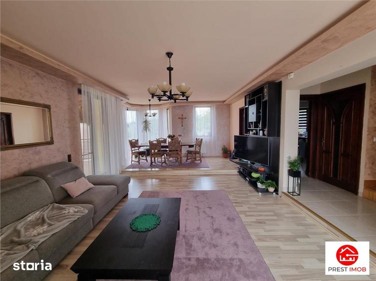 Casă cu 6 camere cu Teren 2200 Mp în Sâncraiu de Mureș