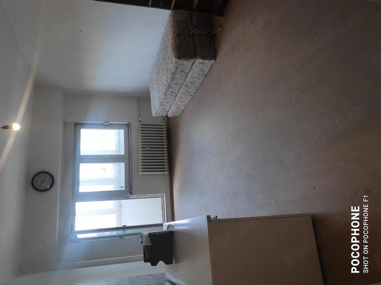Apartament cu 3 camere decomandat în Moșilor