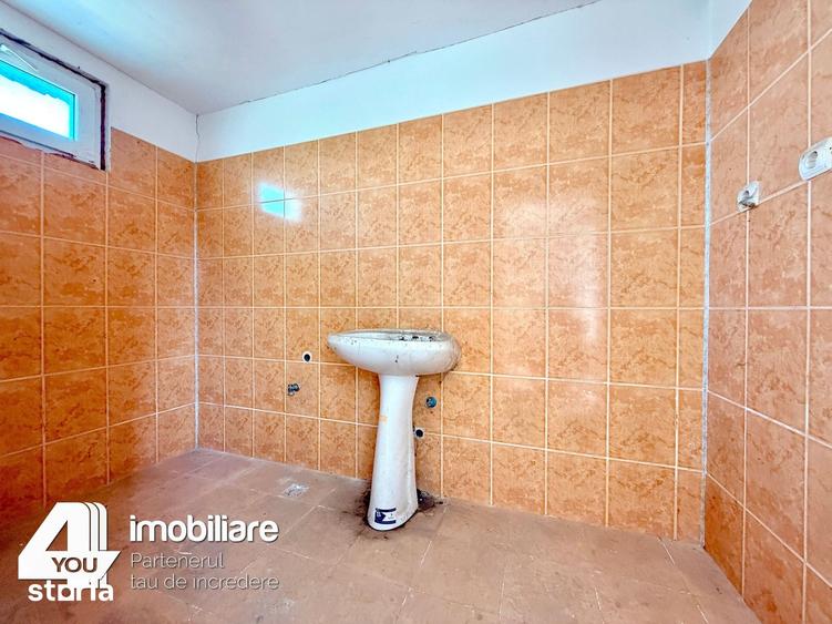 Casă cu 3 camere cu Teren 2114 Mp în Central