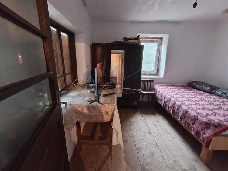 Casă individuală cu 4 camere cu Teren 1634 Mp în Teslui