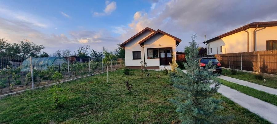 Casă cu 2 camere cu Teren 795 Mp în Regie