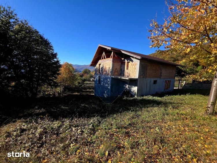 Casă cu 5 camere cu Teren 2700 Mp în Alexandru cel Bun
