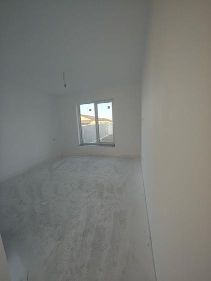 Casă cu 4 camere în Exterior Vest
